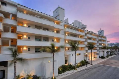 Portozul Hotel Suites & Spa - Image 1