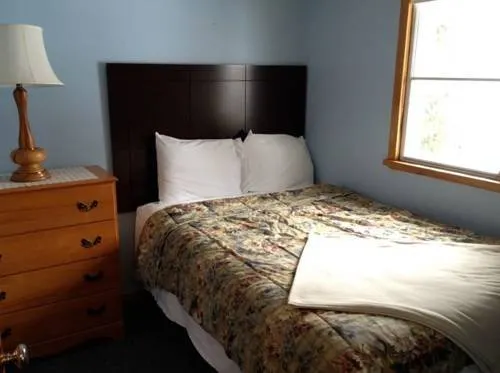 Red Umbrella Inn - Image 1