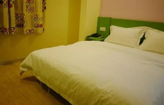 E Homeinn China Plaza - Image 1