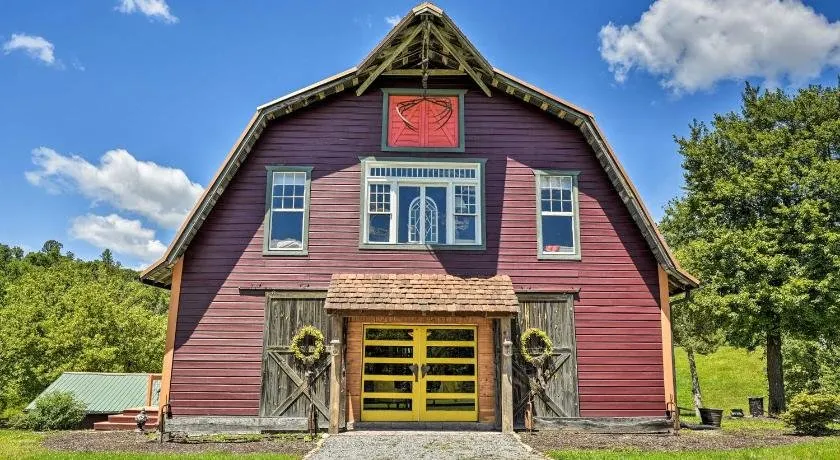 Historic Winston Salem Guest Barn on Farm - Image 1