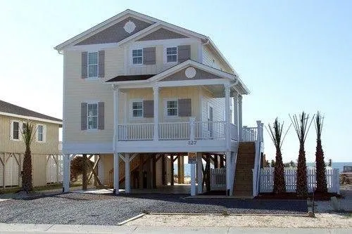 1 Ez Access 4 Bedroom Home by RedAwning - Image 1
