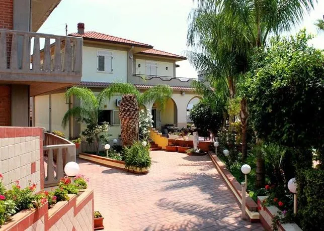 Hotel La Villa - Image 1