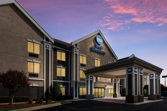 Best Western Smithfield Inn - Image 1