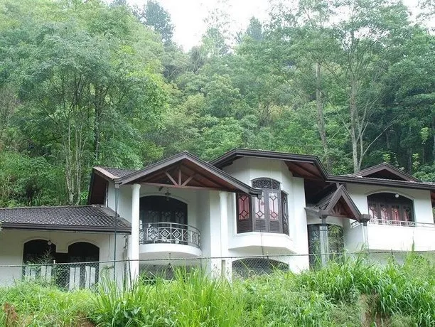 Riverside Holiday Bungalow - Image 1