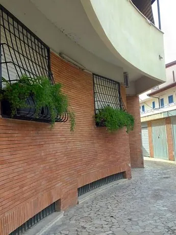 Flores Guest House - Image 1