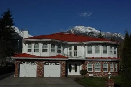 Squamish Bed & Breakfast - Image 1