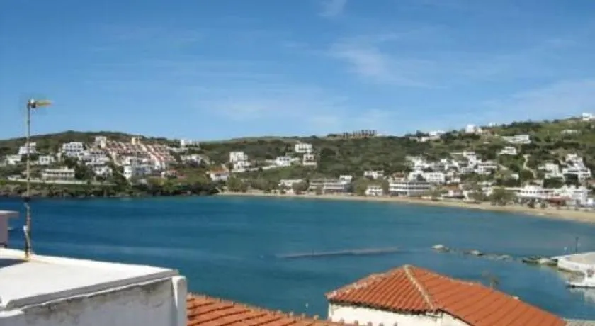 Adonis Guesthouse - Image 1