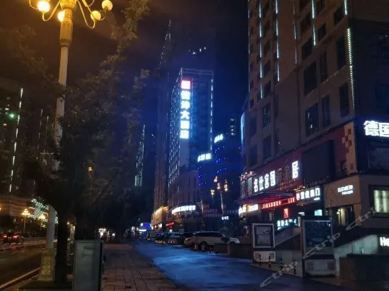 Junkun Hotel - Image 1