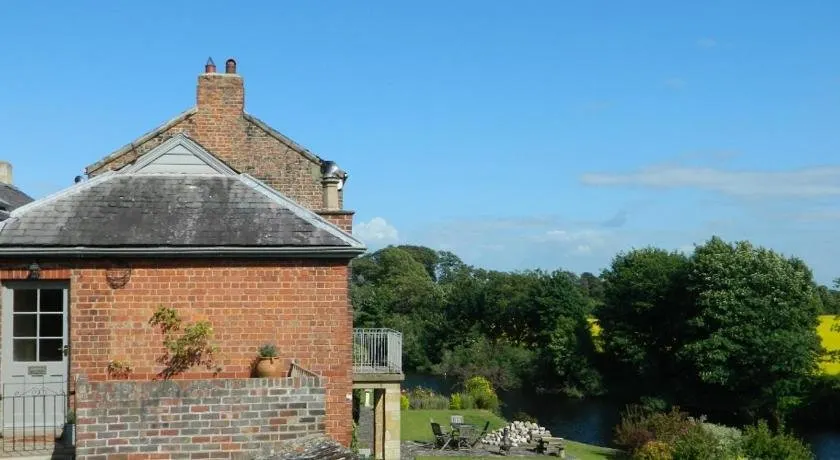 River View Apartment - Image 1