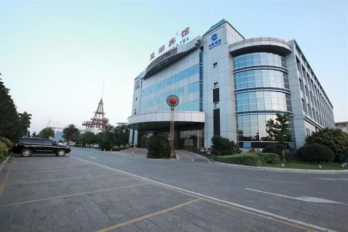 Kunming Lake View Hotel - Image 1