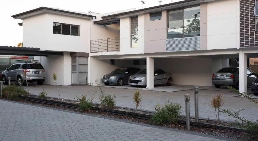 Gerring Court with Free Parking - Image 1