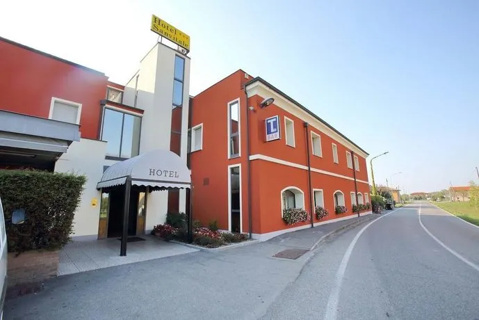 Hotel Sanvitale - Image 1