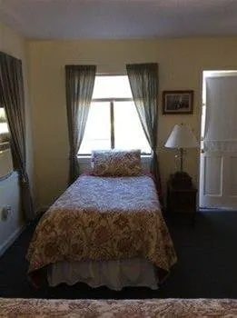 Lewiston Hotel - Image 1