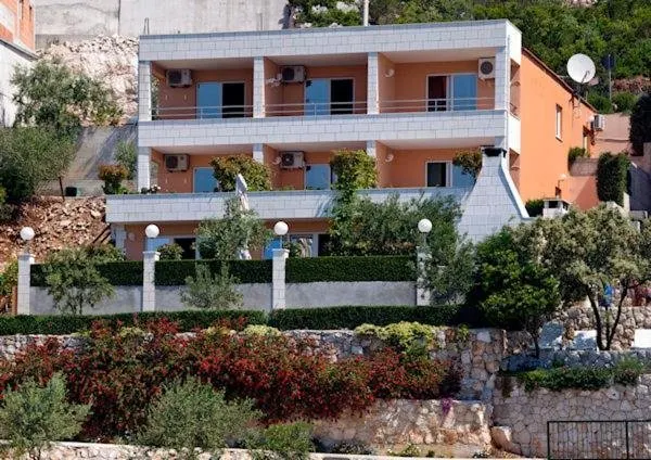 Apartments Deak Komarna - Image 1