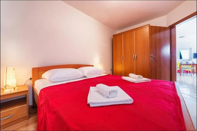 Apartments Lovas - Image 1