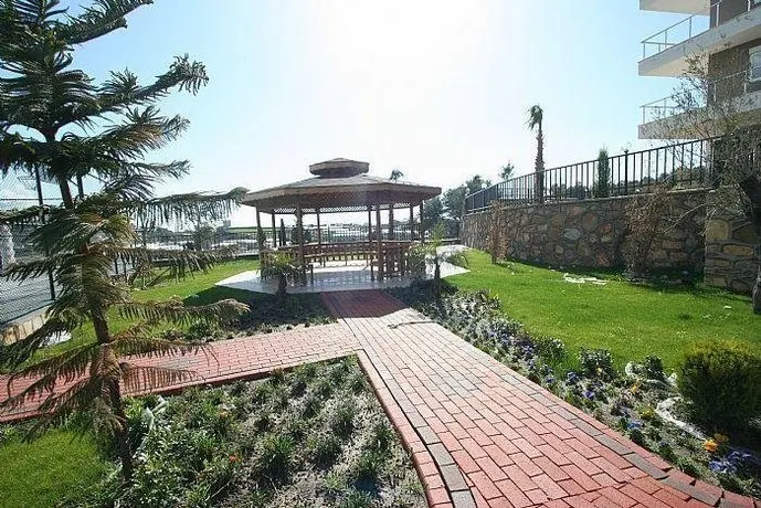 Crown City Luxury - Image 1