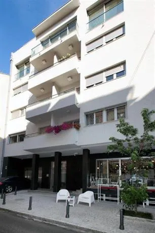Apartment 32 - Image 1
