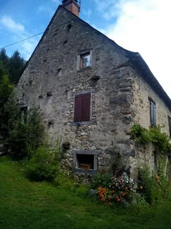 Chambres D’hôtes Au Cœur Des Volcans D'Auvergne A L'australienne - Image 1
