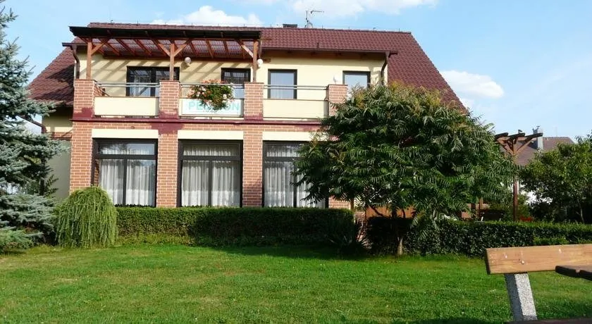 Pension Em Garni - Image 1