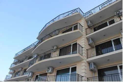 Akra Apartments - Image 1