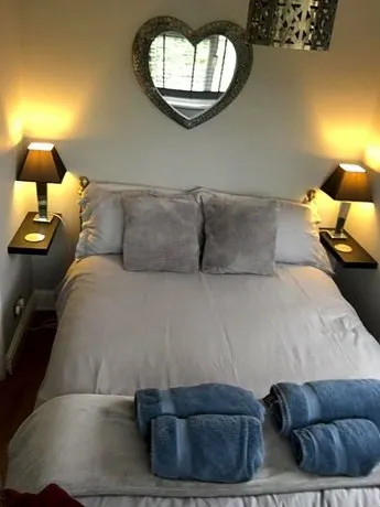 Wisteria Apartment - Image 1