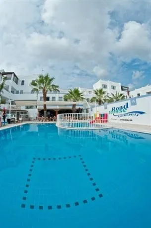 Road House Apartments - Image 1