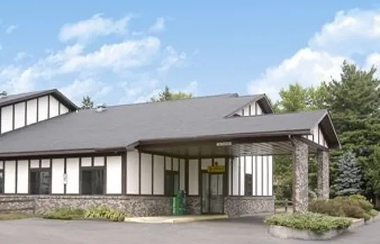 AmeriVu Inn & Suites Hayward - Image 1