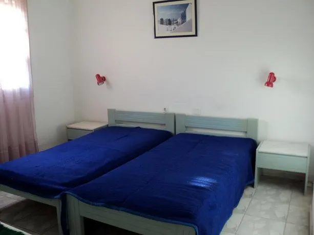 Evita Beach Apartments - Image 1