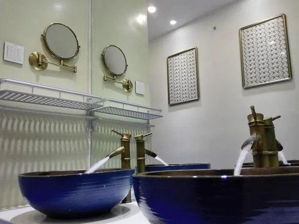 Qingting Space Capsule Hostel - Image 1