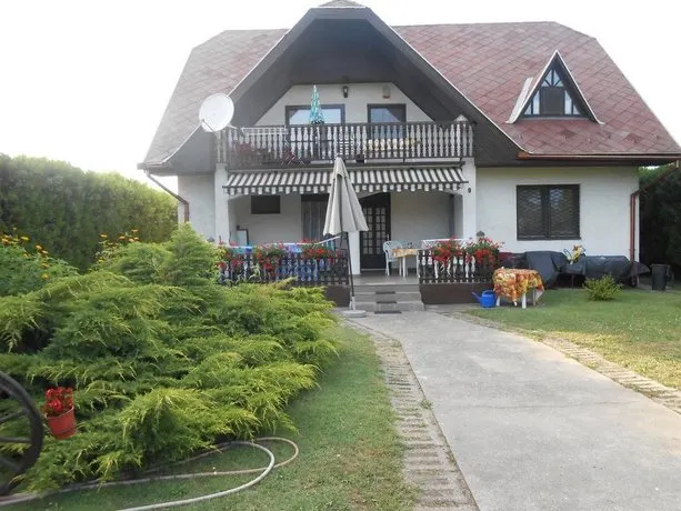 Simon Apartmanház Zamárdi - Image 1