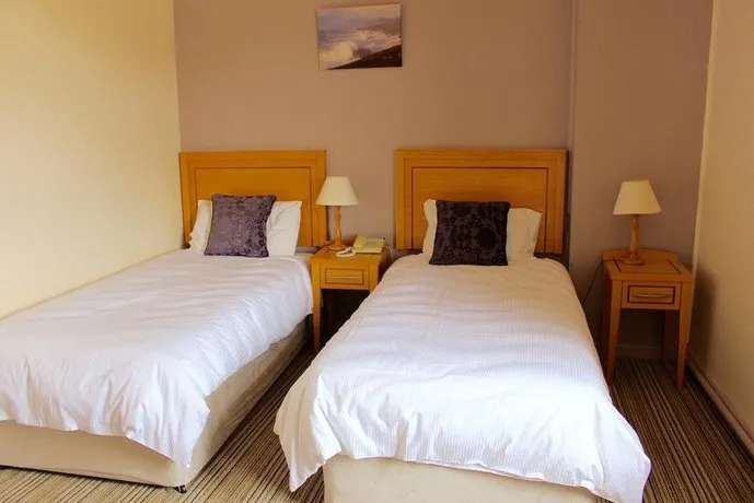 Achill Sound Hotel-Ostan Ghob A'Choire - Image 1