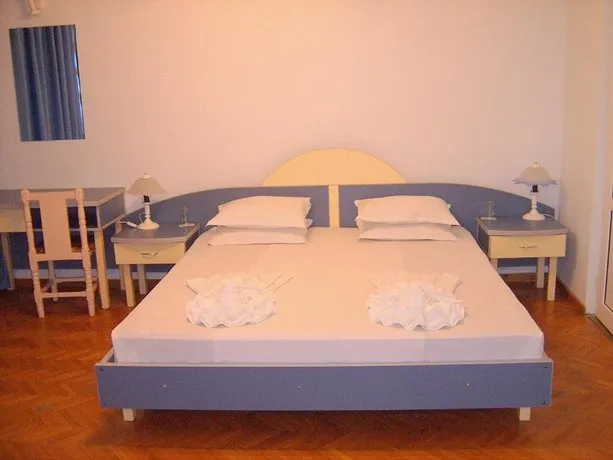 ADIS Holiday Inn Hotel - Image 1