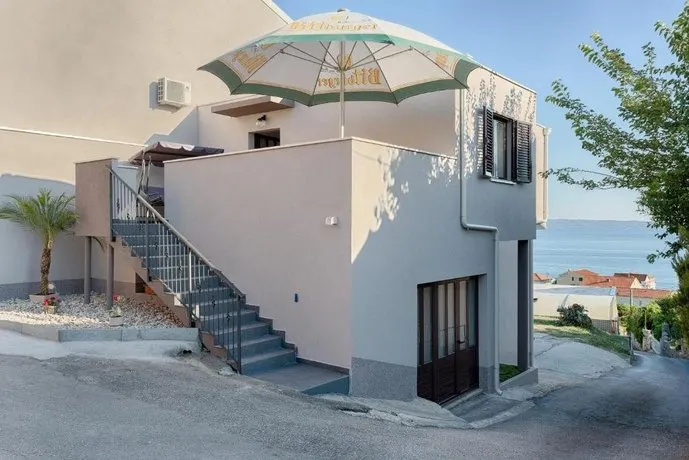 Apartment Dijana Podstrana - Image 1