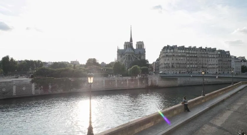 Apartment Saint-Louis Paris - Image 1