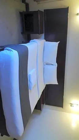 Hotel Topaz - Image 1