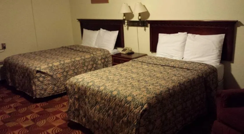 Red Carpet Inn & Suites New Cumberland - Image 1