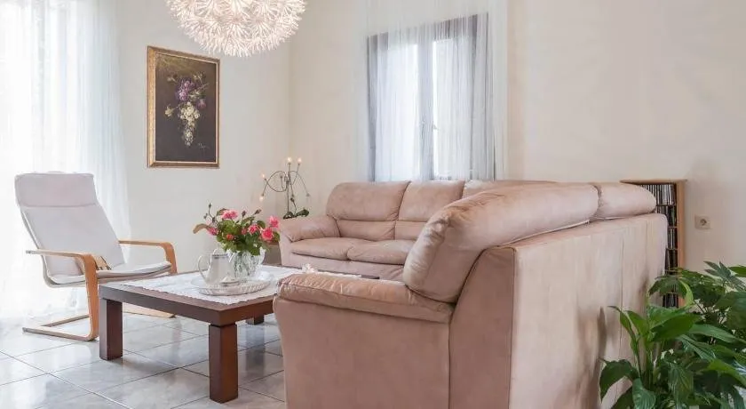 Anna's Beautiful Apartment - Image 1