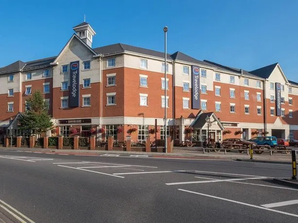 Travelodge Portsmouth - Image 1