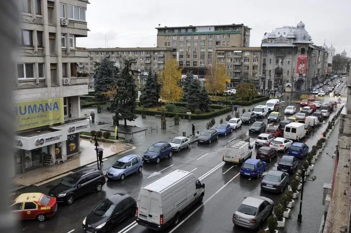 Charming Central Apartment Ploiesti - Image 1