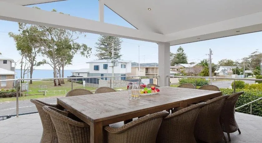 Beauty and the Beach', 88 Foreshore Drive - large home with WIFI & water views - Image 1