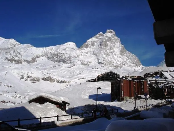 Breuil Cervinia near Funicular Apartment with Private Garage - Image 1
