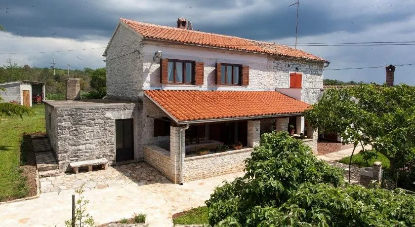 Vila Cubani - Image 1