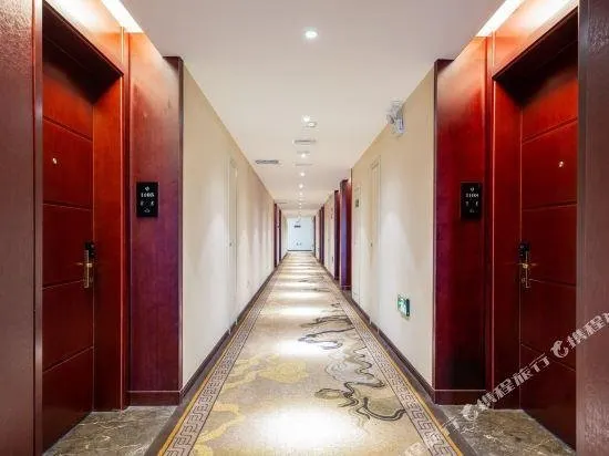 Regan International Hotel - Image 1