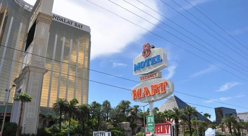 Motel 8 Las Vegas - Image 1