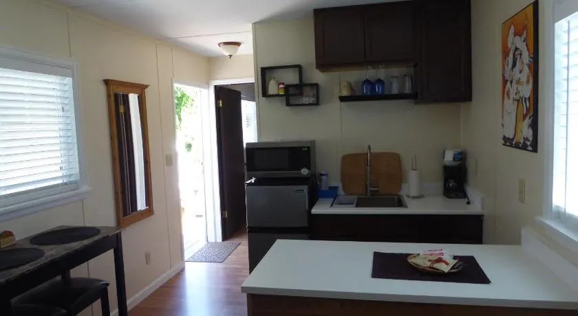Sweet tiny house - Image 1