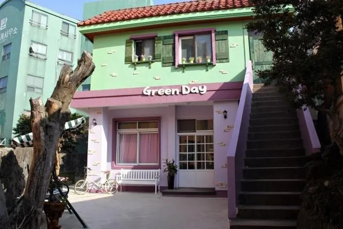 Jeju Green Day Guesthouse - Image 1