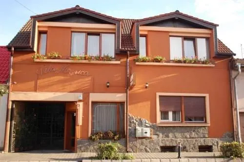 Vila Monica - Image 1