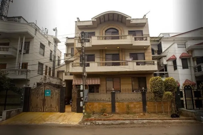 OYO Rooms Ambience Mall - Image 1