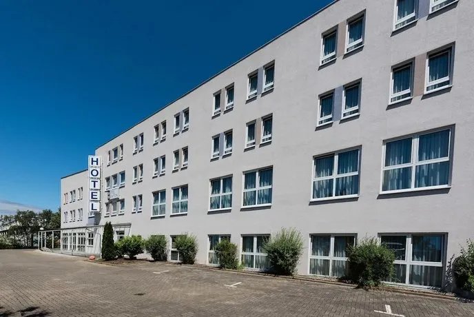Hotel Newton - Image 1