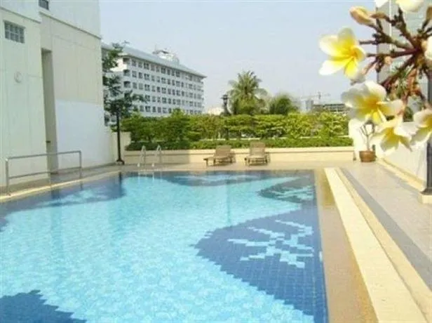 Lumpini Residence Sathorn - Image 1
